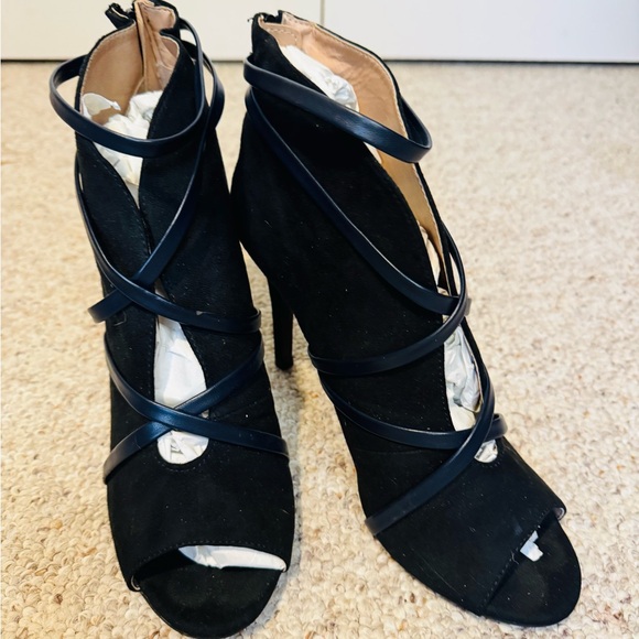 Kohl's Chic Black Peep-Toe Heels - Picture 3 of 8